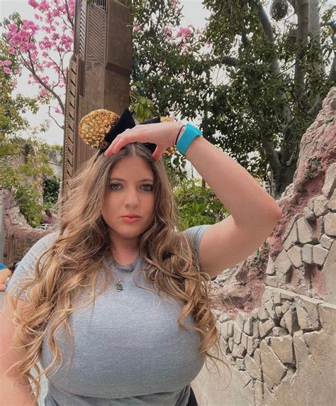 Oh my : r/2busty2hide