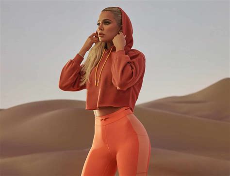 Khloé Kardashian zeigt bei Instagram die Fitness Kollektion von ...