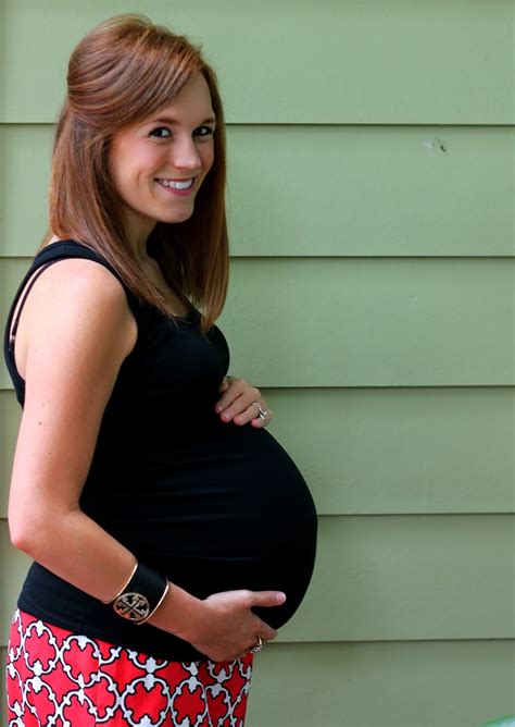 9 Months Pregnant, Belly Size Symptoms and What to Expect at 9 Month of ...