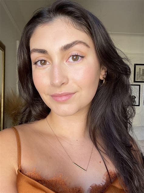 Ariana Grande Eyebrow Shape