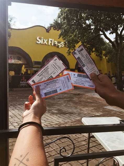 📍Six Flags, CDMX. @amymakiya | Viaje a cdmx vision board, Viaje a ...