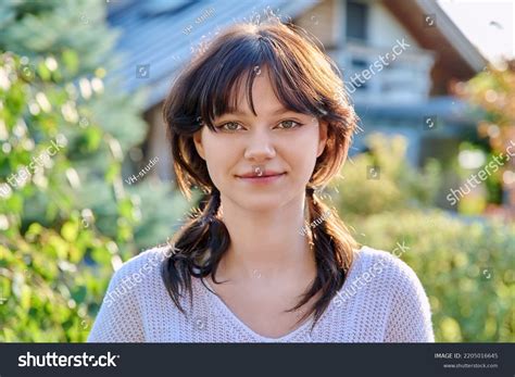 18 yer old girls 7 รายการ ภาพ ภาพสต็อกและเวกเตอร์ | Shutterstock