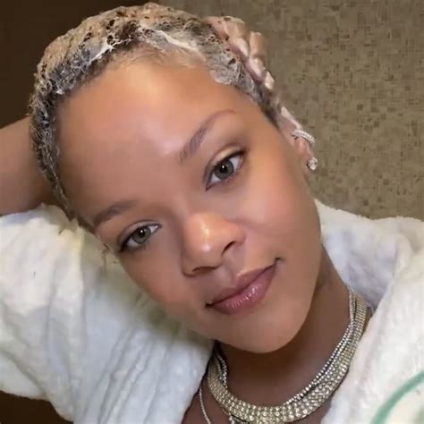 Rihanna Without Makeup Rihanna Gives Rare Look At Her Natural Curls