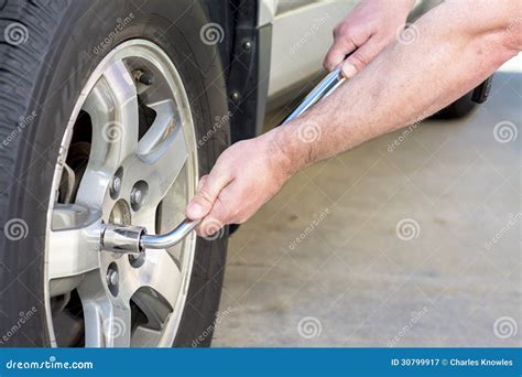 How To Unscrew Lug Nuts