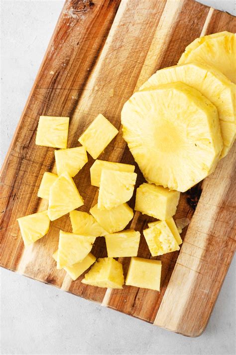 How to Freeze Pineapples Properly - Smoothies and Shakes