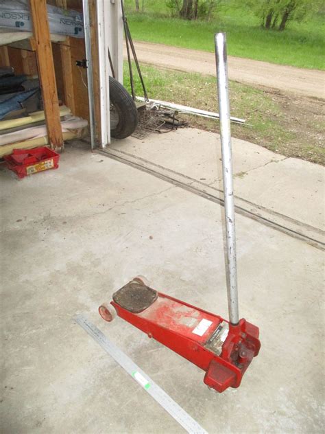 Blackhawk 1.5 Tons Low Profile Floor Jack