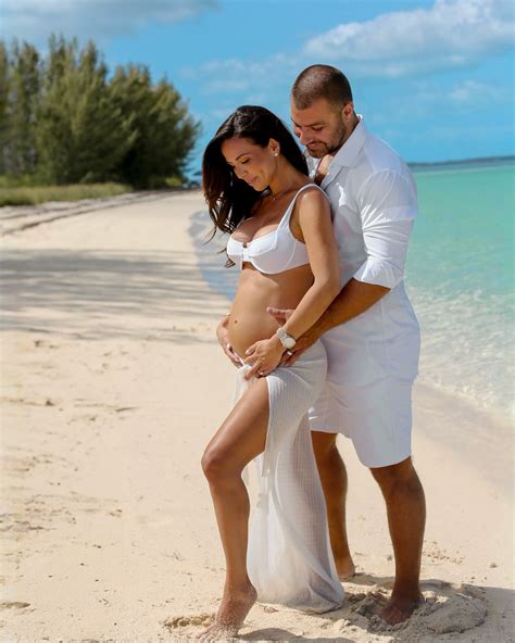 Ainsley Rodriguez | HIGH PROTEIN WHITE CHICKEN CHILI . This recipe was a home run and will ...