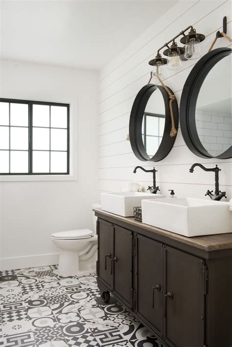 10+ Black And White Bathrooms Ideas