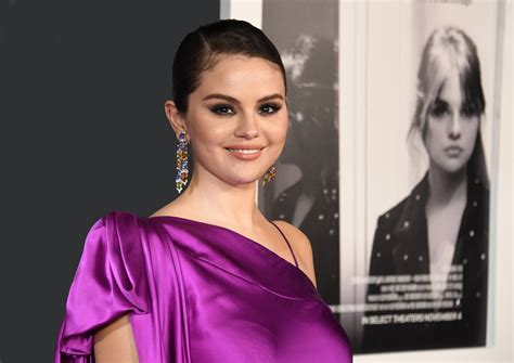 Selena Gomez Teases Her New Single With a Pointed Bit of Kim Cattrall ...