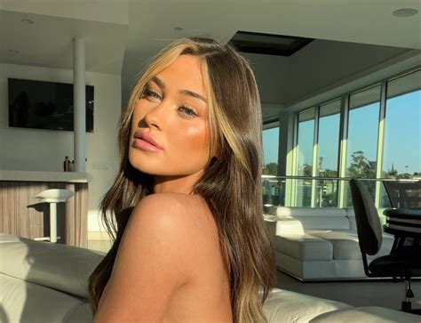 Fashion Model McKinley Richardson: What Is She Doing Now? - Net Worth Post