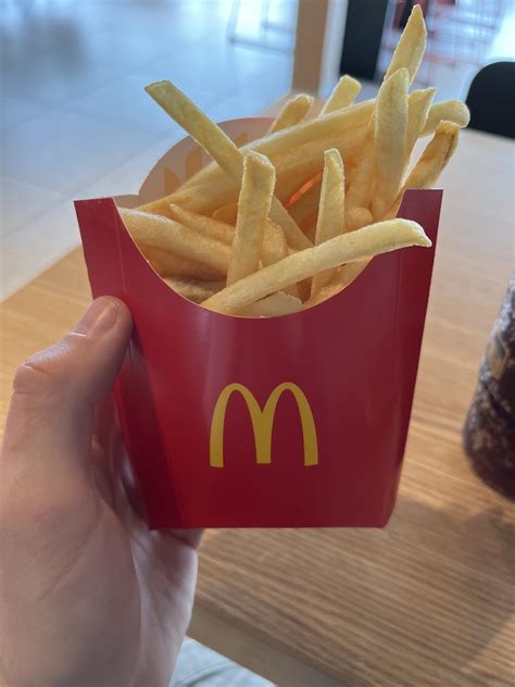 The so called “medium” fries at McDonalds : r/shrinkflation