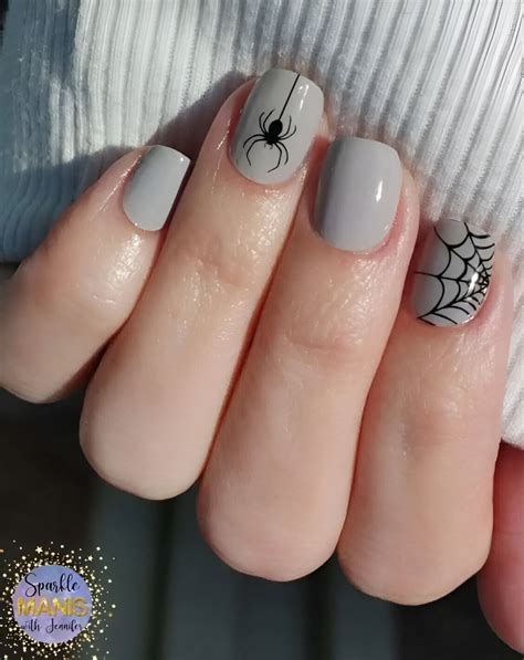 30 Fun And Cute Short Halloween Nails You Can DIY At Home - Woman ...