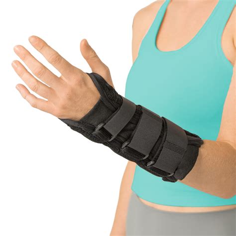 Amazon.com: BraceAbility Volar Wrist Splint - Right or Left Hand ...