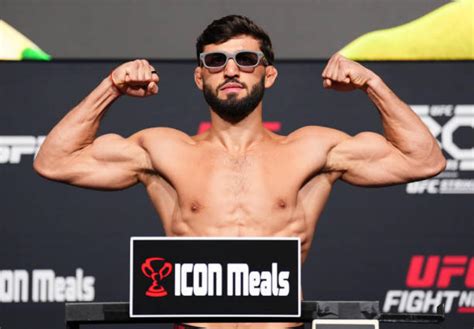 Arman Tsarukyan grateful for Beneil Dariush fight: "young wolf vs. old ...