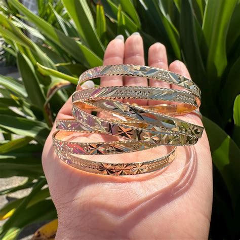 18K Yellow Gold Diamond Cut 7 Day Bangle - Etsy