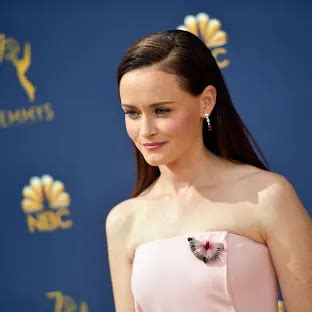 Who Is Alexis Bledel? Age, Biography, Net Worth & More - Mabumbe