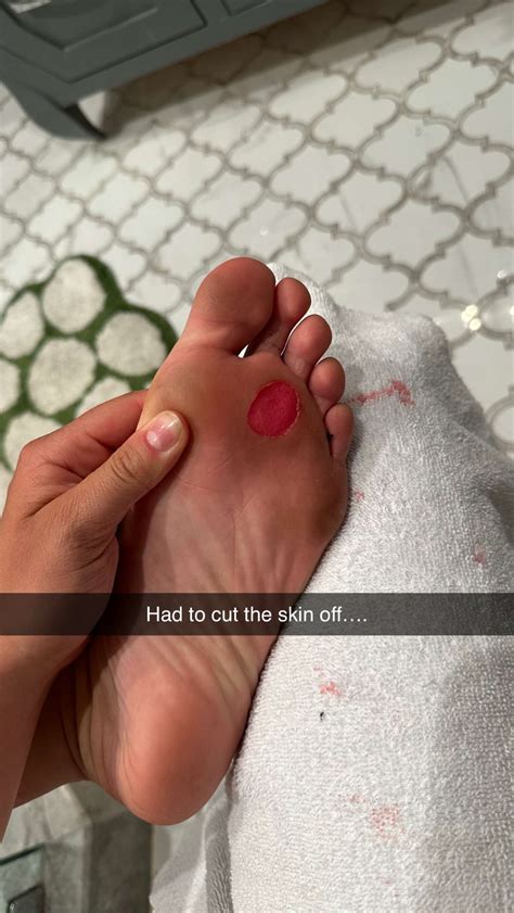 JoJo Siwa's feet
