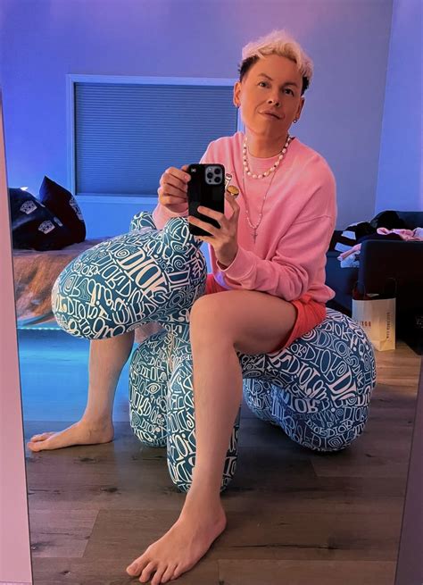 Drew Ryan Scott's feet