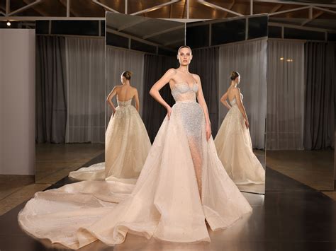 Three Types Of Wedding Dress Trains You Can Consider New, 60% OFF