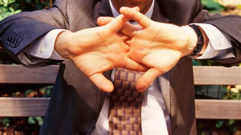 Does cracking your knuckles cause arthritis? - BBC Future