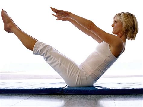 Download Courtney Thorne-Smith radiant in a professional photoshoot ...