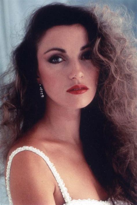 30 Photos of Jane Seymour When She Was Young