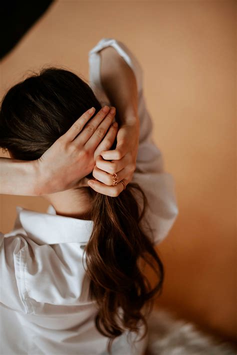 The truth about post-pregnancy hair loss (+ expert tips to handle it like a pro!)