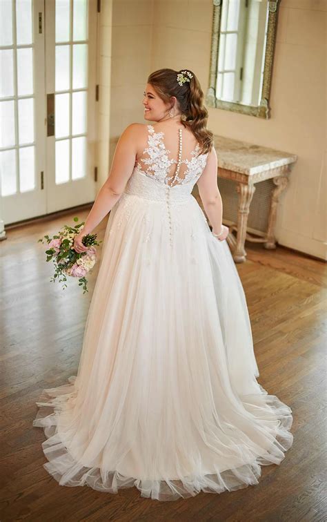 Plus Size Boho Wedding Dress with Floral Lace Neckline | Stella York Wedding Dresses
