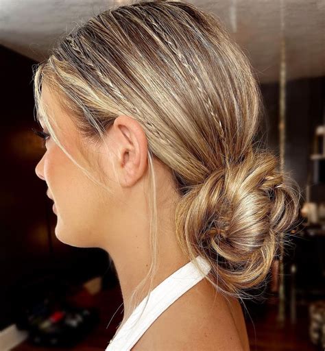 40 Best Hairstyles for Greasy Hair to Hide Oily Roots and Strands in 2026