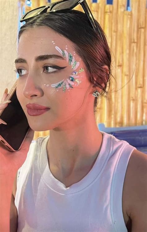 Pin by Rosa Ccorahua Vasquez on maquillaje | Festival face paint ...