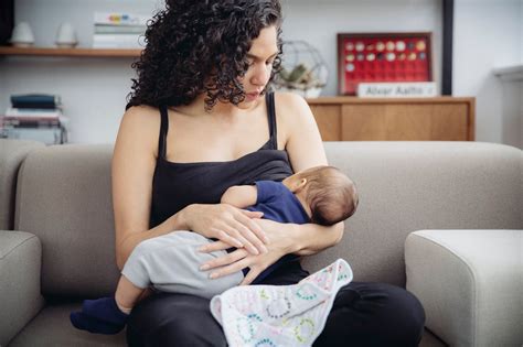 How to make cradle hold work with a large baby? : r/breastfeeding