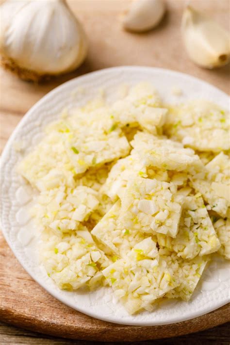 How to Freeze Garlic (3 Ways) - Nurtured Homes