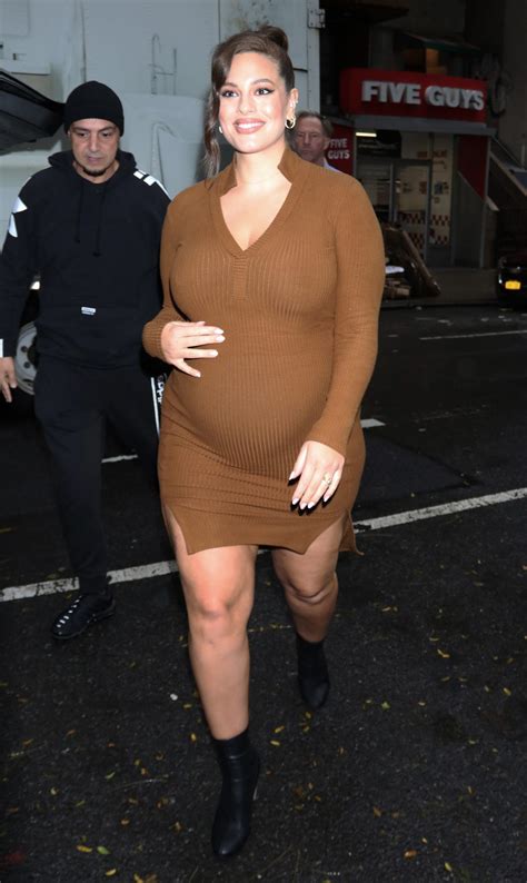 Ashley Graham Shares Stunning Photo From New Pregnancy Shoot