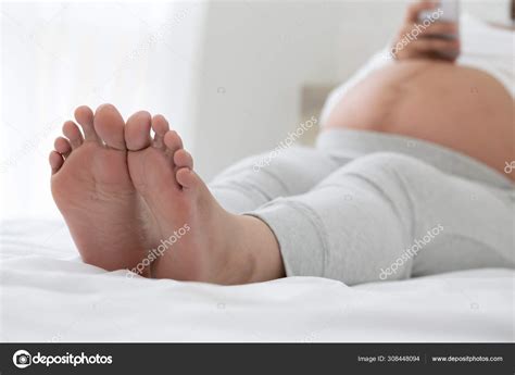 Pregnant Swollen Feet Hurt