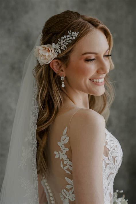 Wedding hairstyles half up half down with veil 60 photos ...