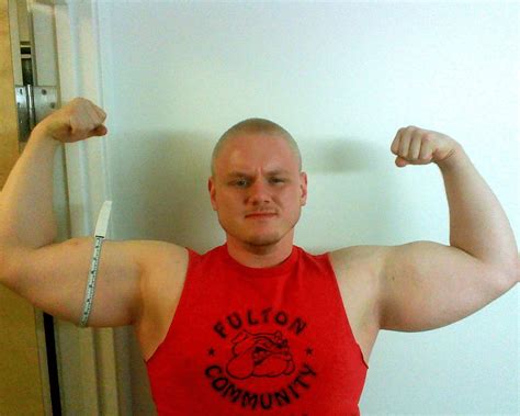 Bicep Blueprint : Your Ultimate Guide to Average Bicep Size (By Age ...