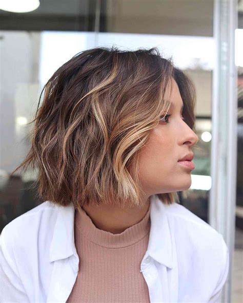 Short brown hair with blonde highlights – Artofit