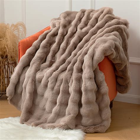 Amazon.com: macinso Luxury Faux Fur Throw Blanket - Cozy and Soft ...