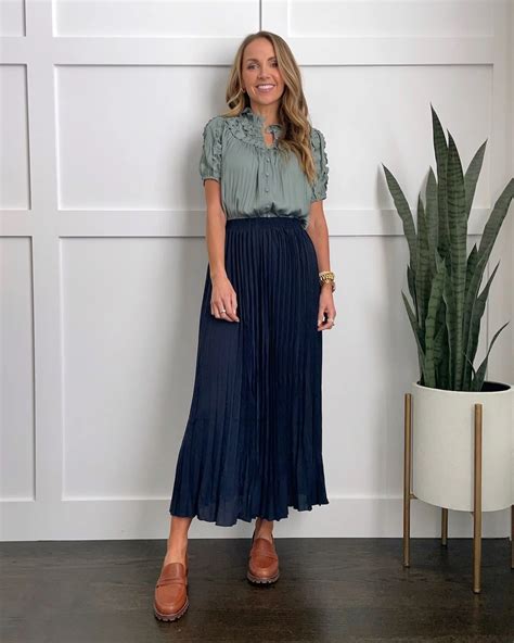 What Colors to Wear With Navy Blue - Merrick's Art | Blue midi skirt ...