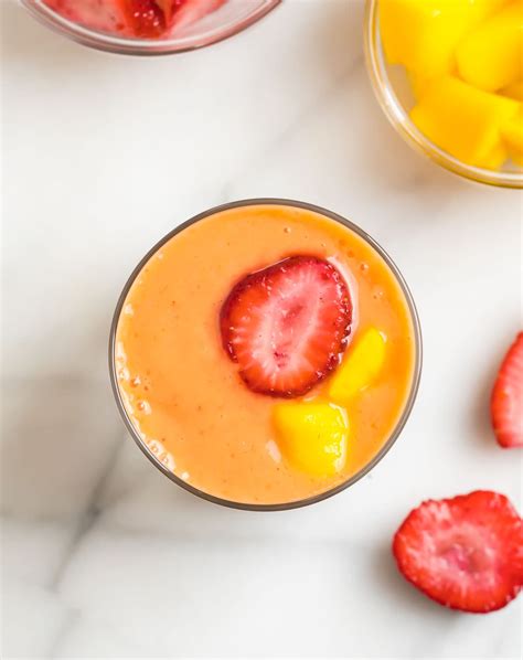 Strawberry Mango Smoothie {Easy, Creamy, Healthy} – WellPlated.com