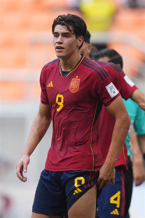 marc guiu | Soccer guys, Handsome football players, Soccer players hot