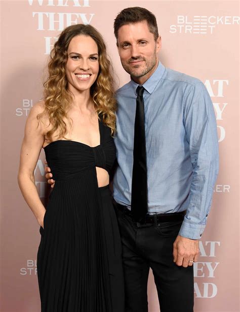 Hilary Swank Poses Nude While Pregnant With Twins In Gorgeous Shoot: Photos