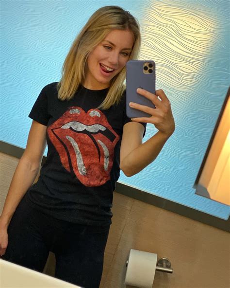 Jennifer Holland - Bio, Age, Height, Wiki | Models Biography