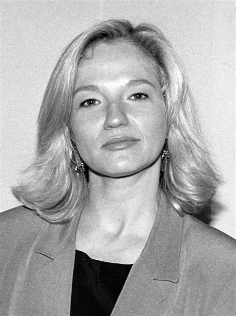 Ellen Barkin Bryter