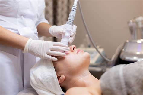 Mengenal Prosedur Radio Frequency Treatment (RF) dan 8 Manfaatnya untuk Wajah Anda – JPP Skin ...