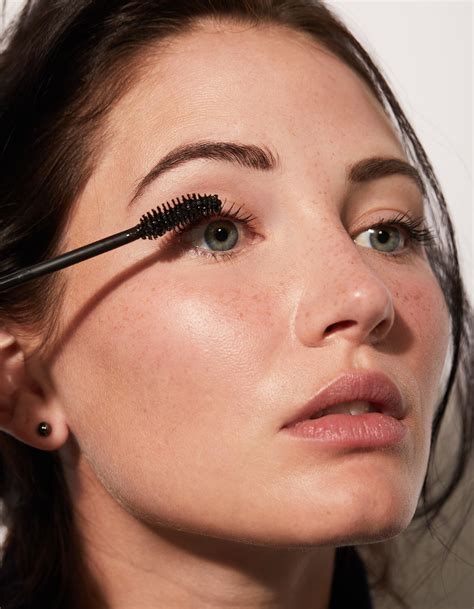 How to Fix Your Mascara to Make It Less Clumpy - Jones Road