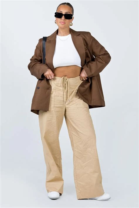 The 17 Best Brown Blazers For Women To Shop, From Office-Ready to ...