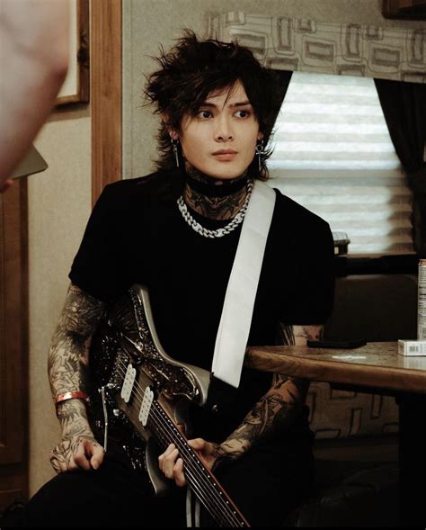 Tim Henson of Polyphia : r/trashyladyboners