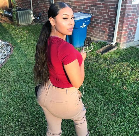 Pin by Mia long on Screenshot | Cute girls, Thug, Light skin