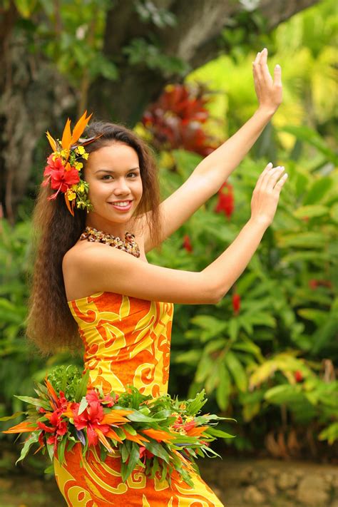 Pin by Diana Guadalupe Chegues Morale on Hula | Hawaiian party outfit, Mother of the bride ...